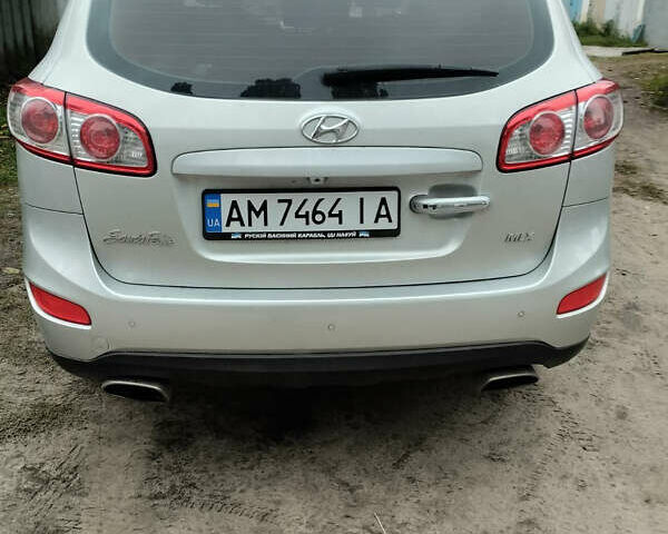 Серый Хендай Санта Фе, объемом двигателя 2 л и пробегом 271 тыс. км за 10950 $, фото 2 на Automoto.ua