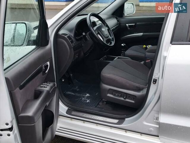 Серый Хендай Санта Фе, объемом двигателя 2.2 л и пробегом 258 тыс. км за 10950 $, фото 33 на Automoto.ua