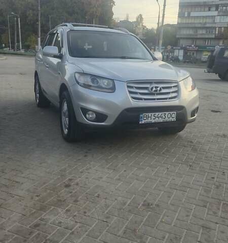 Серый Хендай Санта Фе, объемом двигателя 2 л и пробегом 250 тыс. км за 10800 $, фото 6 на Automoto.ua