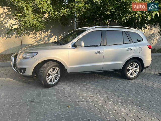 Серый Хендай Санта Фе, объемом двигателя 2.2 л и пробегом 265 тыс. км за 12500 $, фото 3 на Automoto.ua