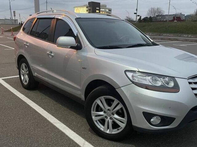 Серый Хендай Санта Фе, объемом двигателя 2 л и пробегом 270 тыс. км за 12000 $, фото 2 на Automoto.ua