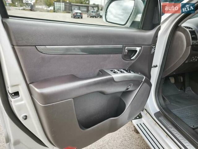 Серый Хендай Санта Фе, объемом двигателя 2.2 л и пробегом 258 тыс. км за 11450 $, фото 9 на Automoto.ua