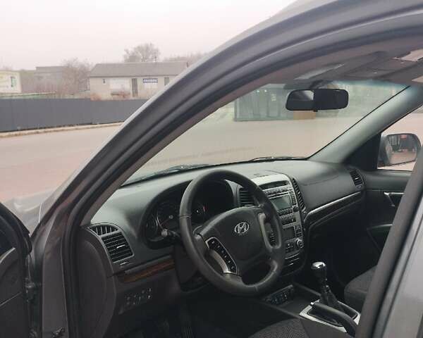 Серый Хендай Санта Фе, объемом двигателя 2.36 л и пробегом 140 тыс. км за 9900 $, фото 7 на Automoto.ua