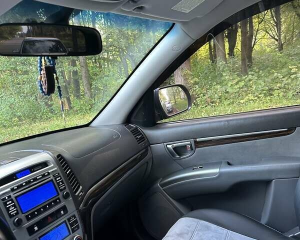 Серый Хендай Санта Фе, объемом двигателя 2.2 л и пробегом 227 тыс. км за 13600 $, фото 19 на Automoto.ua