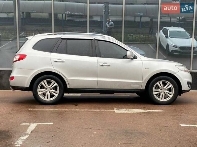 Серый Хендай Санта Фе, объемом двигателя 2 л и пробегом 270 тыс. км за 11900 $, фото 6 на Automoto.ua