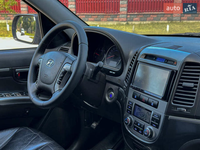 Серый Хендай Санта Фе, объемом двигателя 2.2 л и пробегом 229 тыс. км за 11900 $, фото 108 на Automoto.ua