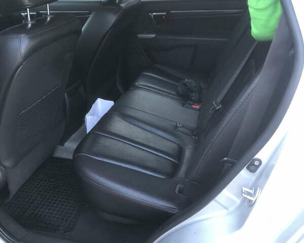 Серый Хендай Санта Фе, объемом двигателя 2.2 л и пробегом 265 тыс. км за 12500 $, фото 16 на Automoto.ua