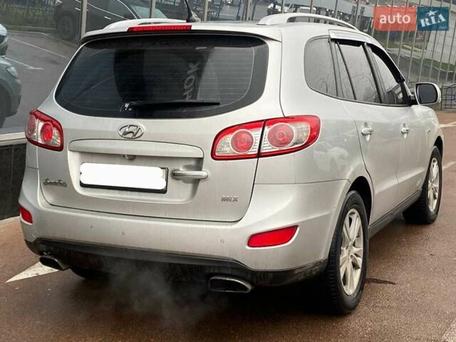 Серый Хендай Санта Фе, объемом двигателя 2 л и пробегом 270 тыс. км за 11900 $, фото 4 на Automoto.ua