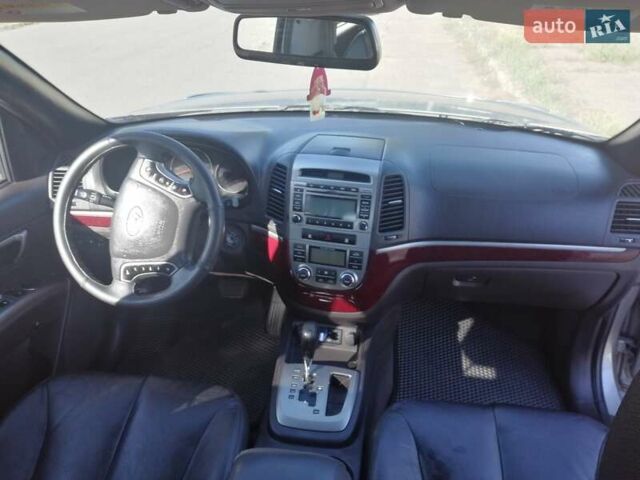 Серый Хендай Санта Фе, объемом двигателя 2 л и пробегом 370 тыс. км за 12200 $, фото 13 на Automoto.ua