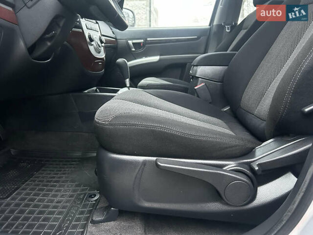 Сірий Хендай Санта Фе, об'ємом двигуна 2.2 л та пробігом 269 тис. км за 9990 $, фото 43 на Automoto.ua