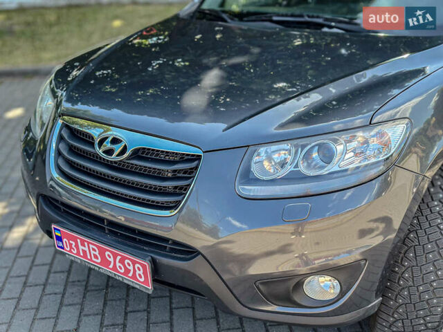 Серый Хендай Санта Фе, объемом двигателя 2.2 л и пробегом 229 тыс. км за 11900 $, фото 22 на Automoto.ua