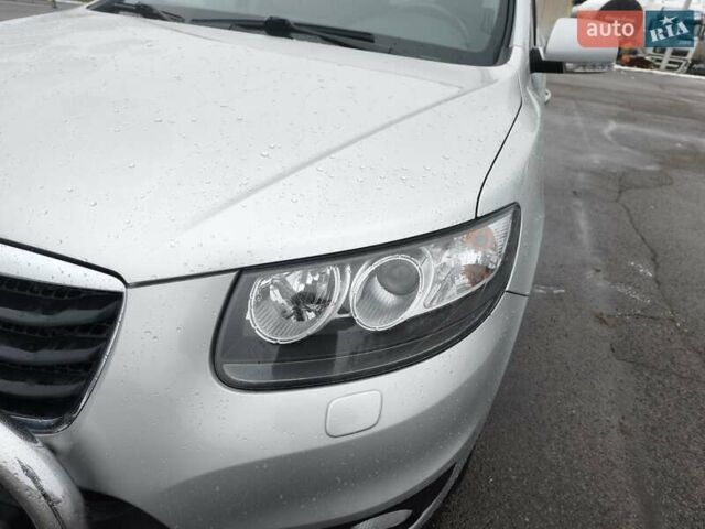 Серый Хендай Санта Фе, объемом двигателя 2.2 л и пробегом 258 тыс. км за 10950 $, фото 19 на Automoto.ua