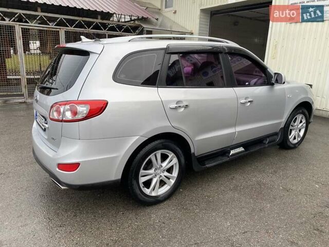 Серый Хендай Санта Фе, объемом двигателя 2 л и пробегом 92 тыс. км за 11900 $, фото 3 на Automoto.ua