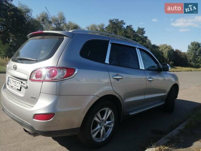 Серый Хендай Санта Фе, объемом двигателя 2 л и пробегом 370 тыс. км за 12200 $, фото 1 на Automoto.ua