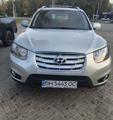 Серый Хендай Санта Фе, объемом двигателя 2 л и пробегом 250 тыс. км за 10800 $, фото 2 на Automoto.ua