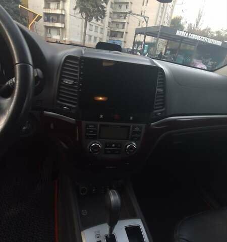 Серый Хендай Санта Фе, объемом двигателя 2 л и пробегом 250 тыс. км за 10800 $, фото 14 на Automoto.ua