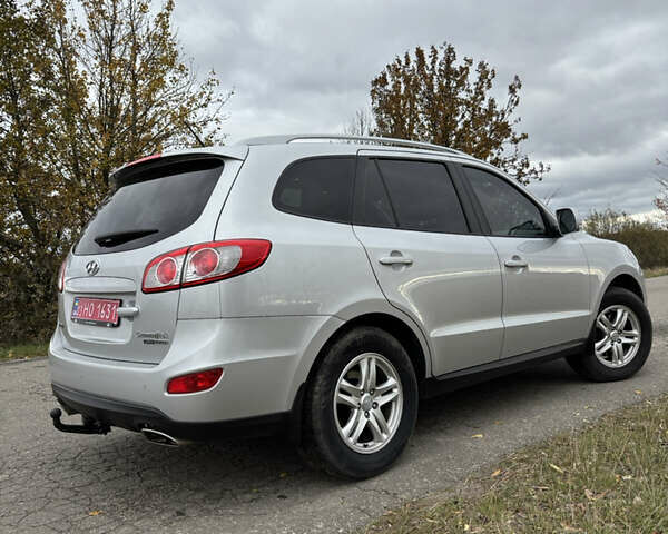 Серый Хендай Санта Фе, объемом двигателя 2.2 л и пробегом 262 тыс. км за 12500 $, фото 13 на Automoto.ua