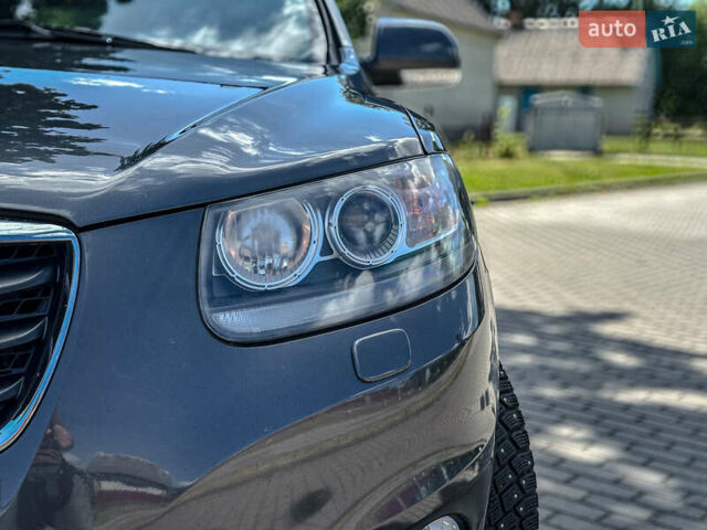 Серый Хендай Санта Фе, объемом двигателя 2.2 л и пробегом 229 тыс. км за 11900 $, фото 40 на Automoto.ua