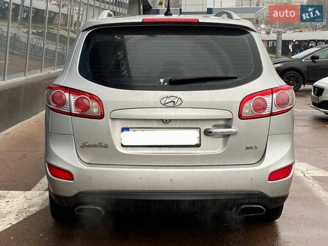 Серый Хендай Санта Фе, объемом двигателя 2 л и пробегом 270 тыс. км за 11900 $, фото 5 на Automoto.ua
