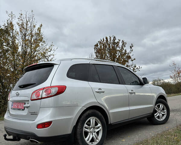 Серый Хендай Санта Фе, объемом двигателя 2.2 л и пробегом 262 тыс. км за 12500 $, фото 14 на Automoto.ua