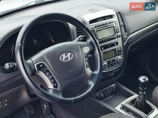 Серый Хендай Санта Фе, объемом двигателя 2.2 л и пробегом 258 тыс. км за 10950 $, фото 34 на Automoto.ua