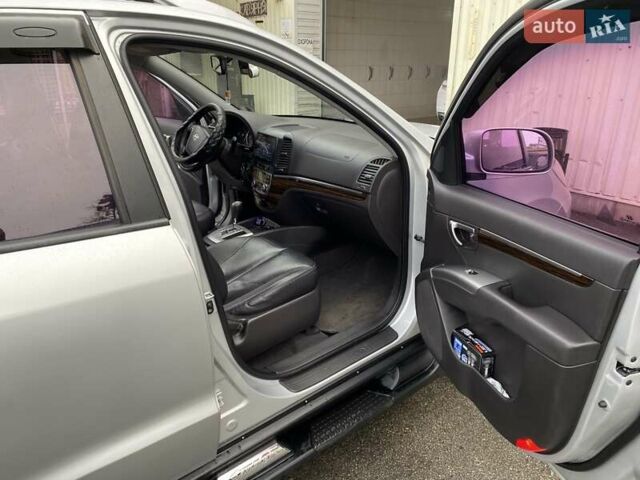 Серый Хендай Санта Фе, объемом двигателя 2 л и пробегом 92 тыс. км за 11900 $, фото 10 на Automoto.ua