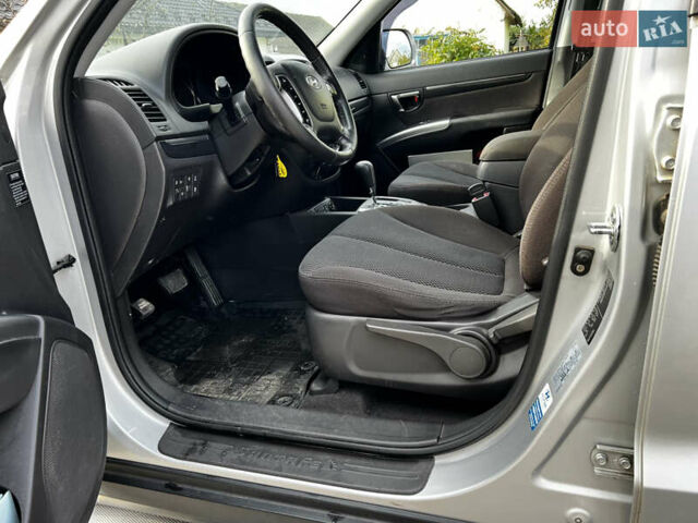 Серый Хендай Санта Фе, объемом двигателя 2.2 л и пробегом 235 тыс. км за 12900 $, фото 21 на Automoto.ua