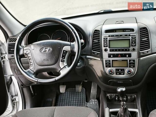 Серый Хендай Санта Фе, объемом двигателя 2.2 л и пробегом 258 тыс. км за 11450 $, фото 12 на Automoto.ua