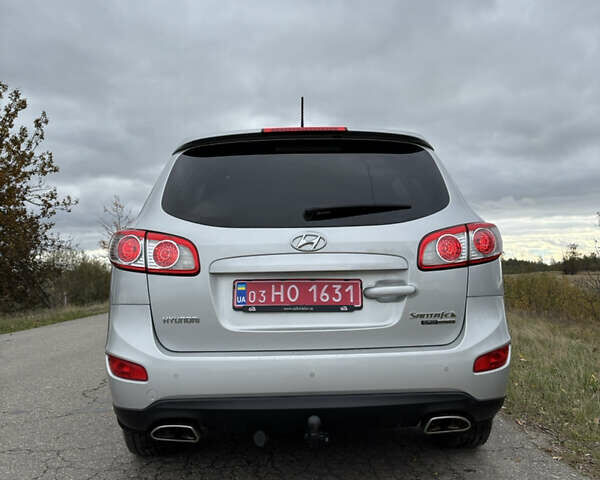 Серый Хендай Санта Фе, объемом двигателя 2.2 л и пробегом 262 тыс. км за 12500 $, фото 10 на Automoto.ua