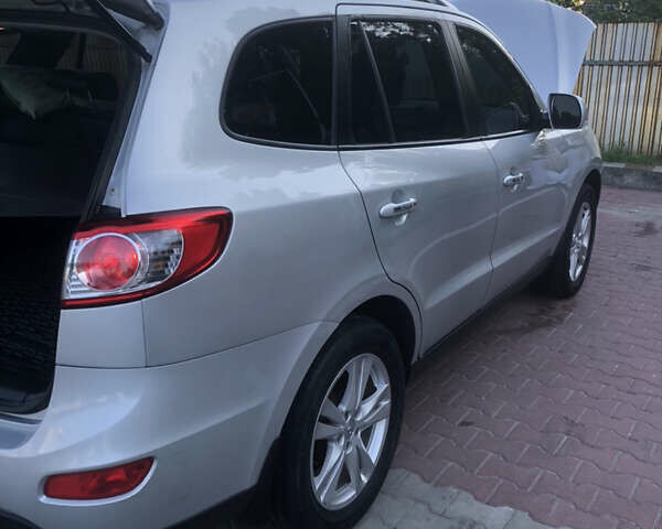 Серый Хендай Санта Фе, объемом двигателя 2.2 л и пробегом 265 тыс. км за 12500 $, фото 13 на Automoto.ua