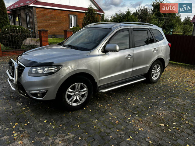 Серый Хендай Санта Фе, объемом двигателя 2.2 л и пробегом 235 тыс. км за 12900 $, фото 5 на Automoto.ua
