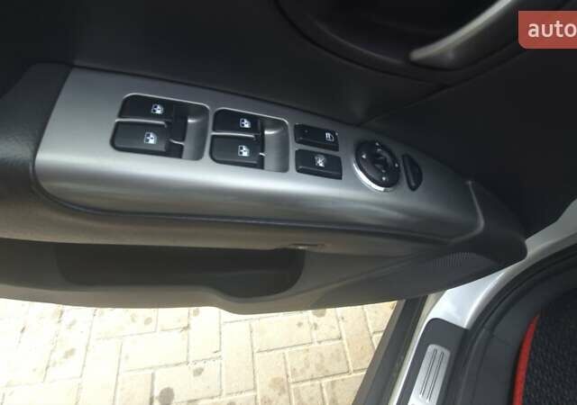 Серый Хендай Санта Фе, объемом двигателя 2 л и пробегом 250 тыс. км за 10800 $, фото 17 на Automoto.ua