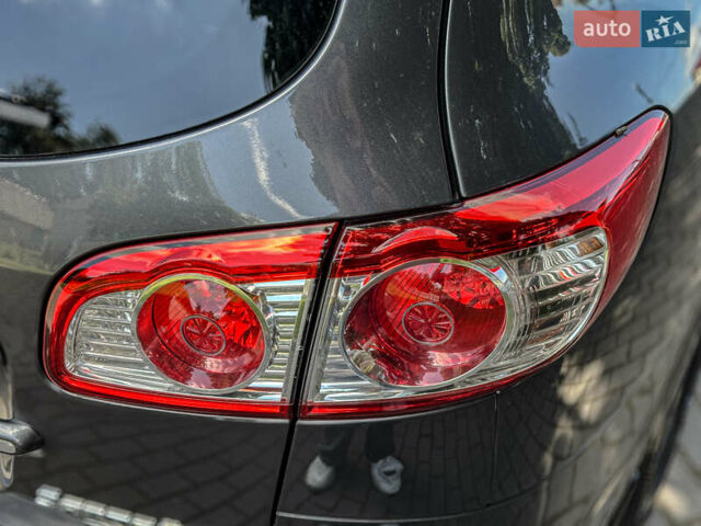 Серый Хендай Санта Фе, объемом двигателя 2.2 л и пробегом 229 тыс. км за 11900 $, фото 45 на Automoto.ua