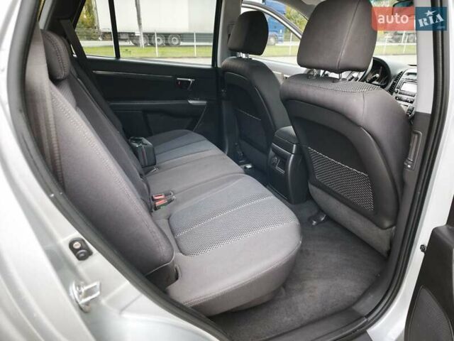 Серый Хендай Санта Фе, объемом двигателя 2.2 л и пробегом 258 тыс. км за 11450 $, фото 21 на Automoto.ua