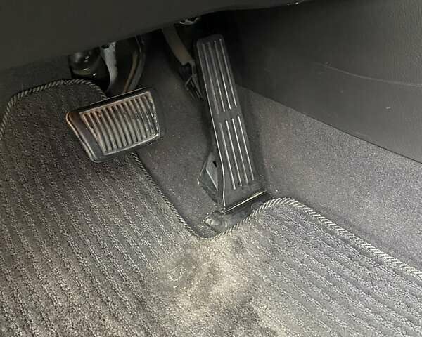 Серый Хендай Санта Фе, объемом двигателя 2 л и пробегом 92 тыс. км за 11900 $, фото 6 на Automoto.ua