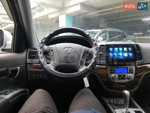 Серый Хендай Санта Фе, объемом двигателя 2 л и пробегом 92 тыс. км за 11900 $, фото 21 на Automoto.ua