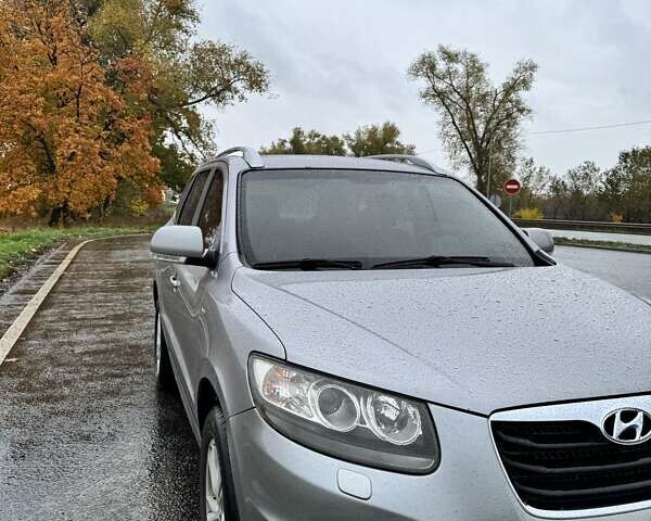 Серый Хендай Санта Фе, объемом двигателя 2.2 л и пробегом 161 тыс. км за 12400 $, фото 2 на Automoto.ua