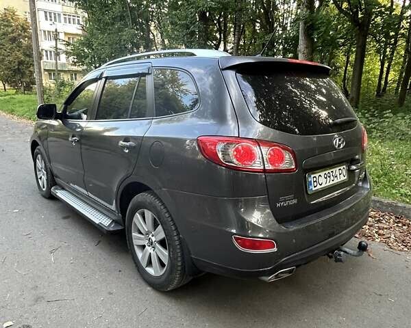 Серый Хендай Санта Фе, объемом двигателя 2.2 л и пробегом 227 тыс. км за 13600 $, фото 2 на Automoto.ua