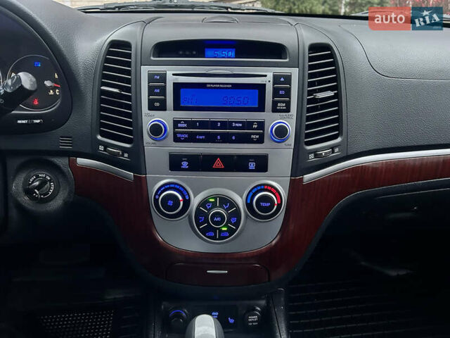 Сірий Хендай Санта Фе, об'ємом двигуна 2.2 л та пробігом 269 тис. км за 9990 $, фото 49 на Automoto.ua