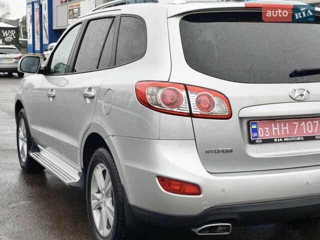 Серый Хендай Санта Фе, объемом двигателя 2.2 л и пробегом 258 тыс. км за 10950 $, фото 13 на Automoto.ua