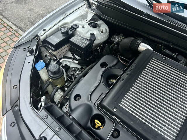 Сірий Хендай Санта Фе, об'ємом двигуна 2.2 л та пробігом 269 тис. км за 9990 $, фото 87 на Automoto.ua