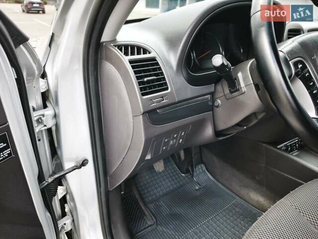 Серый Хендай Санта Фе, объемом двигателя 2.2 л и пробегом 258 тыс. км за 11450 $, фото 28 на Automoto.ua