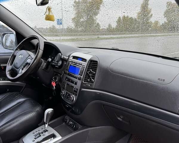 Серый Хендай Санта Фе, объемом двигателя 2.2 л и пробегом 161 тыс. км за 12400 $, фото 11 на Automoto.ua