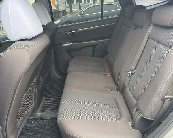 Серый Хендай Санта Фе, объемом двигателя 2.2 л и пробегом 266 тыс. км за 11700 $, фото 15 на Automoto.ua