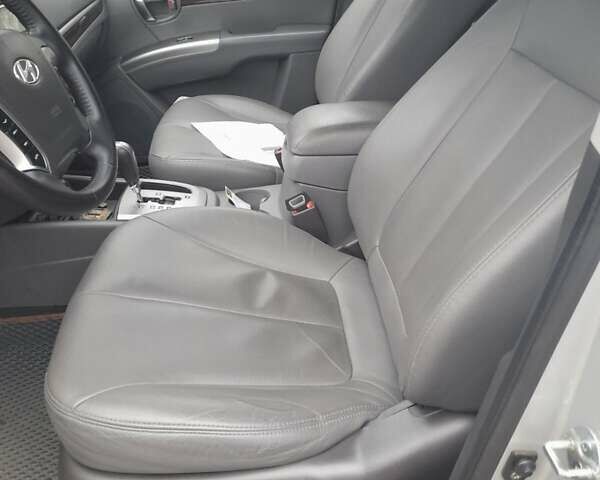 Сірий Хендай Санта Фе, об'ємом двигуна 2.2 л та пробігом 278 тис. км за 12500 $, фото 10 на Automoto.ua