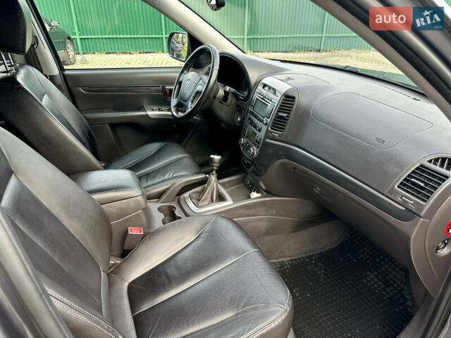 Сірий Хендай Санта Фе, об'ємом двигуна 2.2 л та пробігом 296 тис. км за 10800 $, фото 21 на Automoto.ua