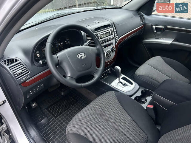 Сірий Хендай Санта Фе, об'ємом двигуна 2.2 л та пробігом 269 тис. км за 9990 $, фото 40 на Automoto.ua
