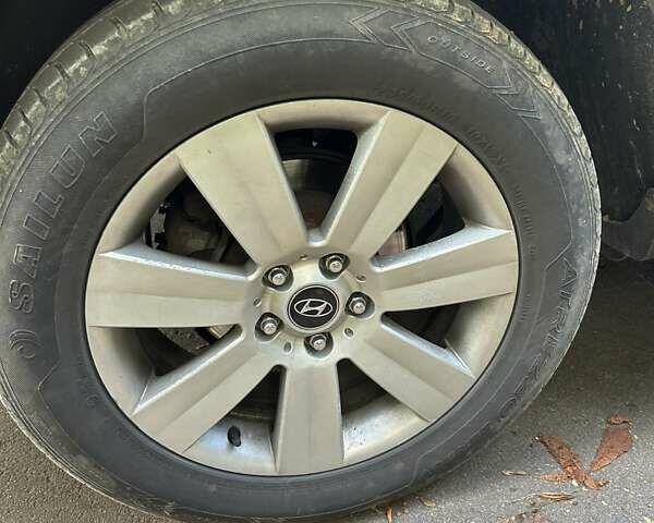 Серый Хендай Санта Фе, объемом двигателя 2.2 л и пробегом 227 тыс. км за 13600 $, фото 15 на Automoto.ua