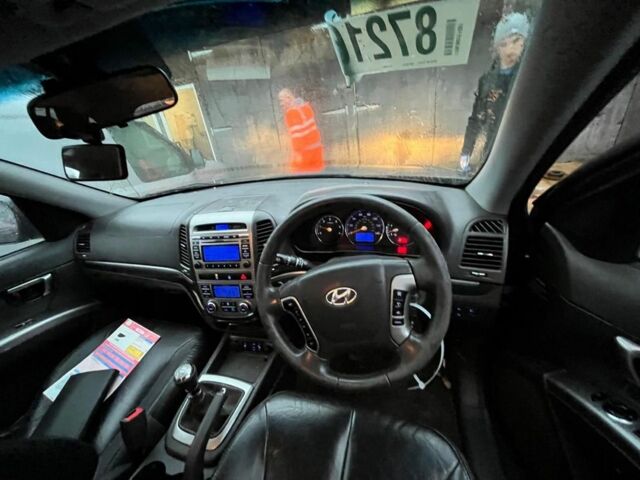 Серый Хендай Санта Фе, объемом двигателя 2.2 л и пробегом 120 тыс. км за 3500 $, фото 7 на Automoto.ua