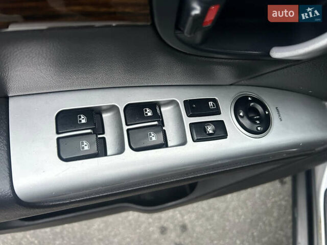 Сірий Хендай Санта Фе, об'ємом двигуна 2.2 л та пробігом 269 тис. км за 9990 $, фото 45 на Automoto.ua